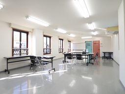 明るい多目的スペース