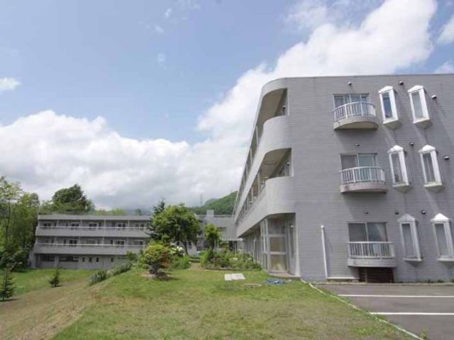 緑豊かな施設外観 外観 自然に囲まれた落ち着いた雰囲気の施設です。ゆったりとした環境でお仕事を考えている方におすすめです。