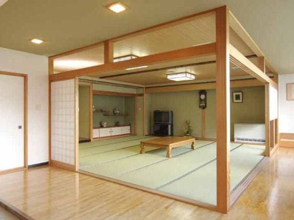 明るい和室の居室