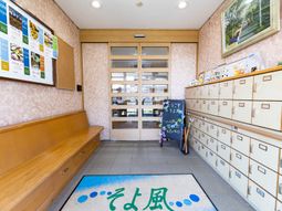 エントランスの靴箱とベンチ