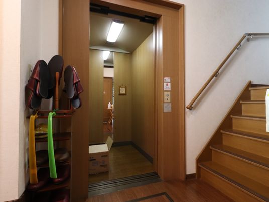 廊下と階段の入口