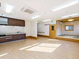 広々とした明るい居室