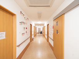 明るい廊下の様子