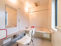 バリアフリー対応の浴室