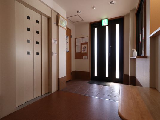 エレベーター付き廊下