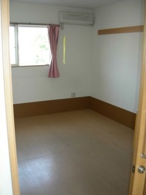 明るい居室の一角