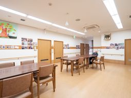 広々明るいダイニングスペース