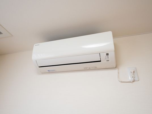 壁掛け型のエアコン