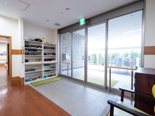 エントランスの靴箱と通路