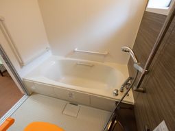 バリアフリーの快適浴室