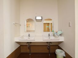 洗面台の清潔な空間