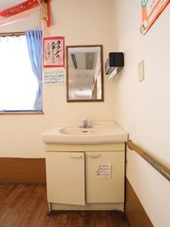 洗面台とミラーのある角