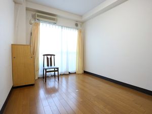 明るく広々とした居室