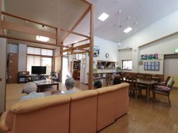和風の明るいリビング空間