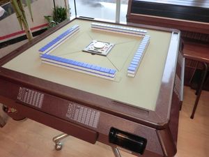 囲碁卓のある和室  