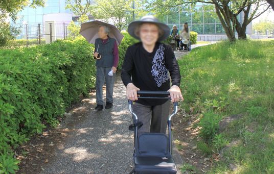 緑豊かな歩道