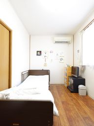 明るい居室の一角