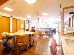 広々とした居心地の良い食堂