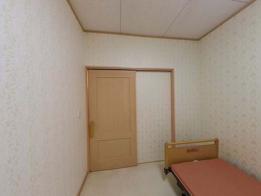ベッドのある居室