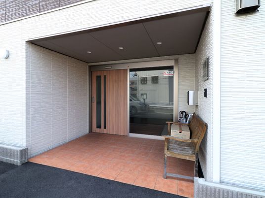 清潔感のある施設エントランス