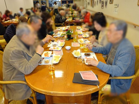 食事を楽しむ居室