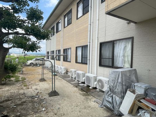 施設の外側の一角