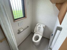 清潔感あるトイレの一室
