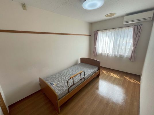 シンプルな広々居室
