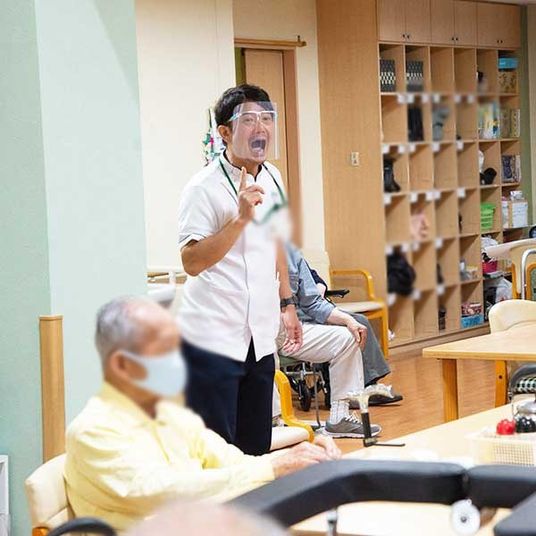 皆が集う明るい部屋