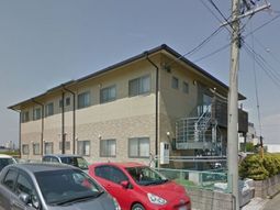 明るい外観の建物