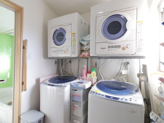 洗濯機と乾燥機のある空間