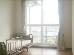 明るい部屋と窓の風景