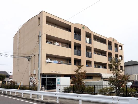 多階層の建物外観