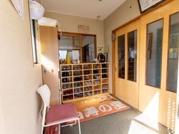 暖かい光のエントランス