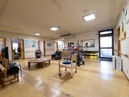 明るい共有スペースの様子