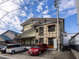 施設の外観を撮影