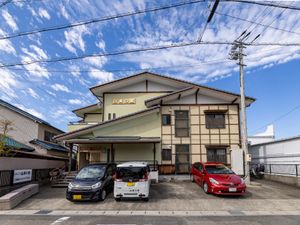 清潔感のある建物正面