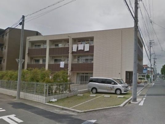 多階層の建物外観