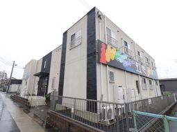 外観のシンプルな建物