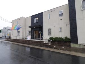 彩り豊かな装飾の建物外観