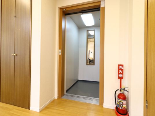 廊下から見た部屋の入口