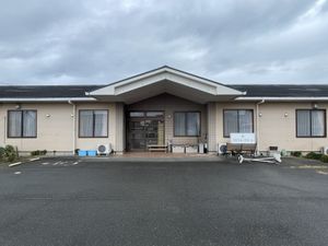 落ち着いた外観の建物