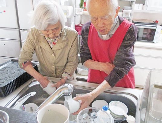 高齢者の食器洗い活動