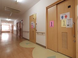廊下の清潔感ある空間