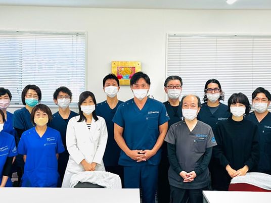 スタッフ集合の室内  