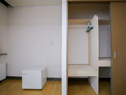 シンプルな居室の一角