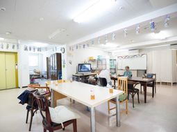 明るい食堂スペース