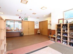 エントランスの明るい空間