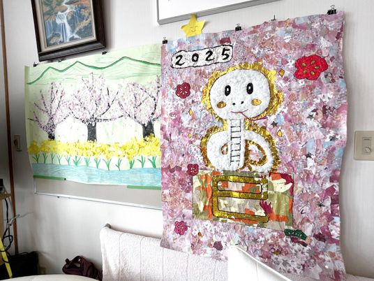 賑やかな壁の装飾