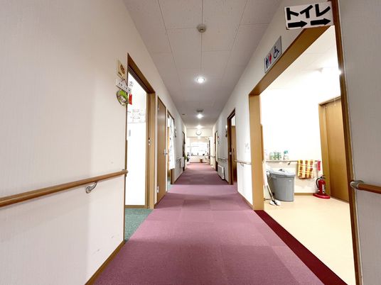 長い廊下の様子